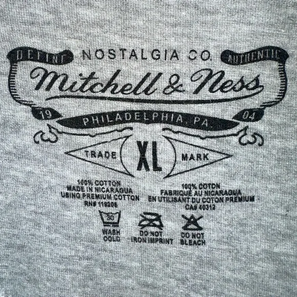 SOLD 💕Mitchell & Ness Philadelphia 76ers NBA Short Sleeve T-Shirt - Picture 3 of 7